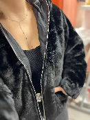 Veste en fausse fourrure noire
