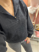 Pull noir avec bouton 