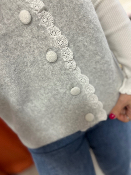 Pull sans manche dentelle 